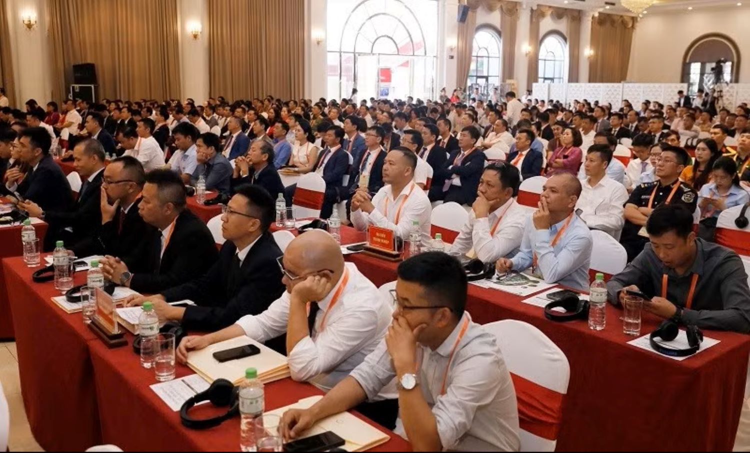 Quang cảnh hội nghị.