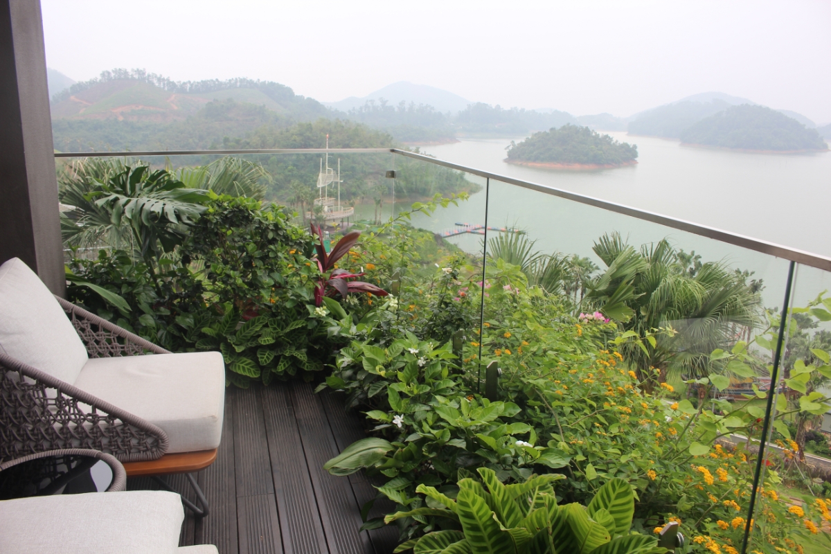 Không gian xanh trên balcon tầng 3 của một ngôi nhà ở&nbsp;Flamingo Maison 108 Ho Nui Coc. Ảnh: Chu Khôi.