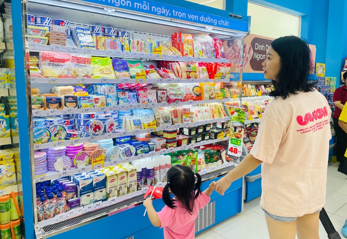 Nhóm hàng thực phẩm giải nhiệt và sản phẩm làm mát cá nhân chiếm tỷ trọng lớn trong doanh thu các siêu thị.