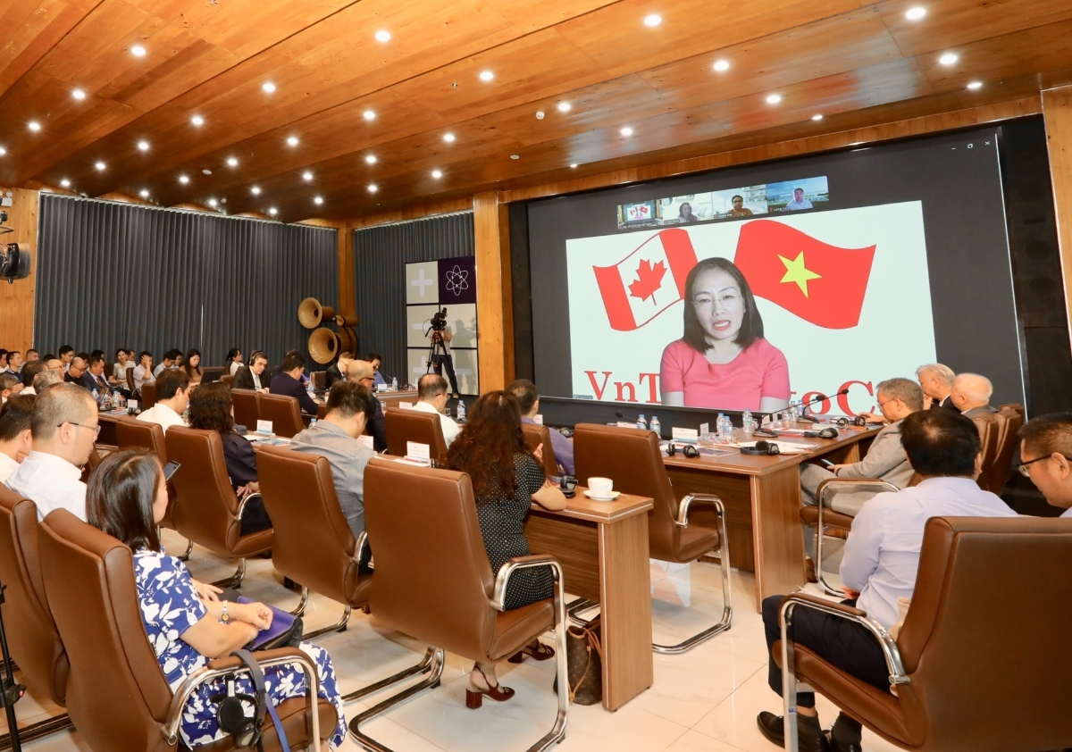 TS. Trần Thu Quỳnh, Tham tán Thương mại, Trưởng Thương vụ Việt Nam tại Canada, phát biểu tại&nbsp;Hội thảo quốc tế “Điện hạt nhân quy mô nhỏ: Giải pháp chiến lược cho an ninh năng lượng Việt Nam”.&nbsp;