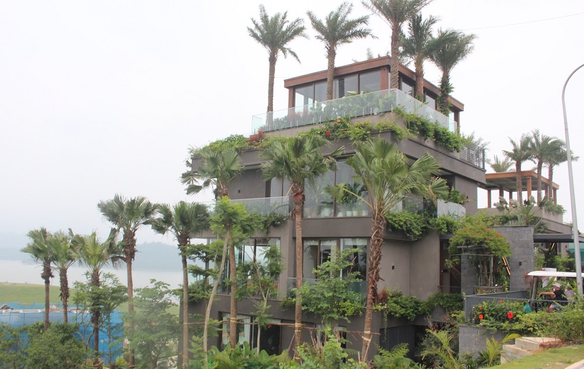 Một trong những ngôi nhà đang được xây dựng trong dự án Flamingo Maison 108 Hồ Núi Cốc. Ảnh: Chu Khôi.