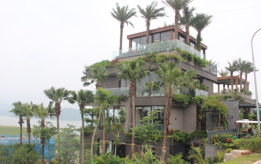 Một trong những ngôi nhà đang được xây dựng trong dự án&nbsp;Flamingo Maison 108 Hồ Núi Cốc. Ảnh: Chu Khôi.