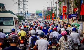 Người lái xe tại Việt Nam đang di chuyển trong một trong những môi trường giao thông đông đúc và biến động nhanh bậc nhất châu Á