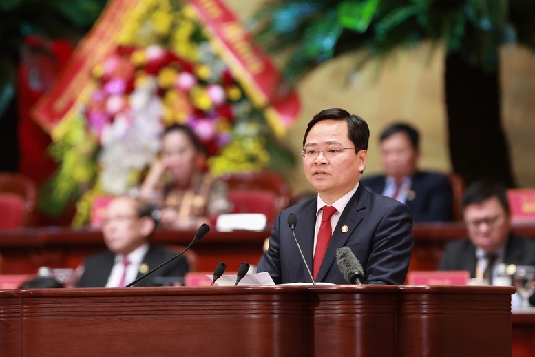 Ông Nguyễn Anh Tuấn, Phó Chủ tịch Ủy ban Trung ương Mặt trận Tổ quốc Việt Nam, Chủ tịch Tổng Liên đoàn lao động Việt Nam trình bày tham luận tại đại hội. Ảnh: VGP.