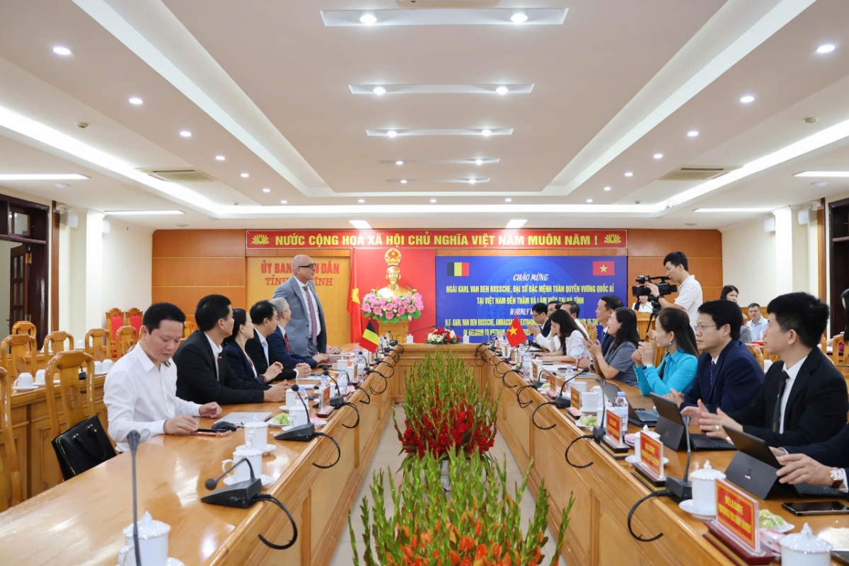 Toàn cảnh buổi làm việc giữa  Đoàn công tác Đại sứ quán Vương quốc Bỉ tại Việt Nam với lãnh đạo UBND tỉnh Hà Tĩnh
