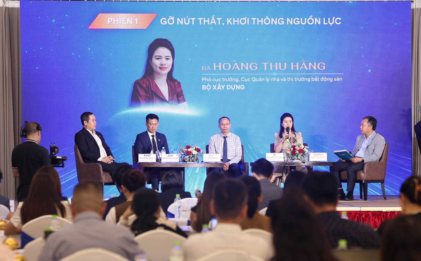 Các chuyên gia thảo luận tại hội thảo