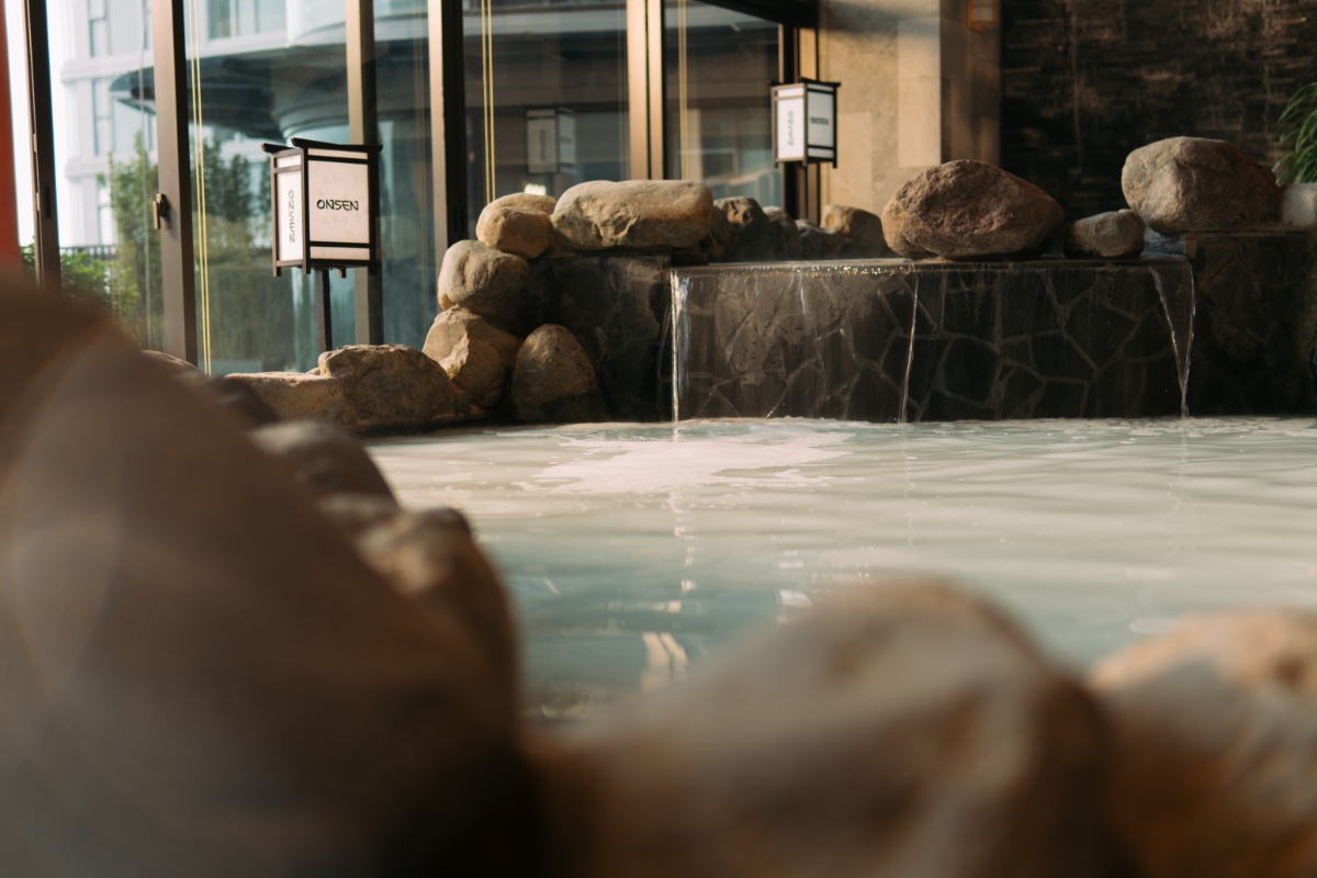 Onsen Clubhouse đa dạng các bể tắm và dòng khoáng.