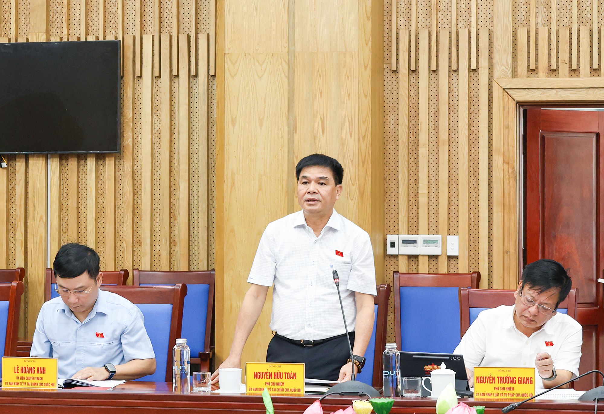 Phó Chủ nhiệm Ủy ban Kinh tế và Tài chính của Quốc hội Nguyễn Hữu Toàn – Trưởng đoàn công tác phát biểu