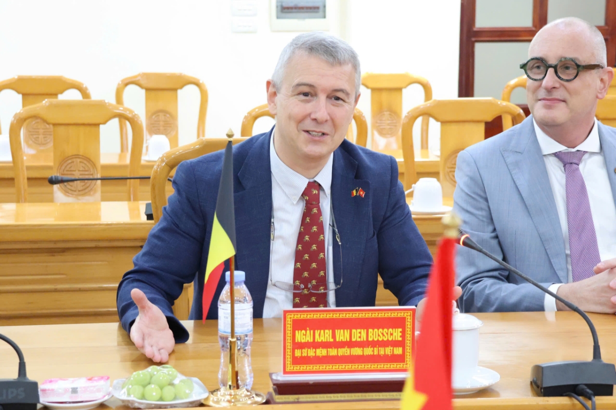 Ngài Karl Van den Bossche - Đại sứ Đặc mệnh toàn quyền Vương quốc Bỉ tại Việt Nam phát biểu tại buổi làm việc