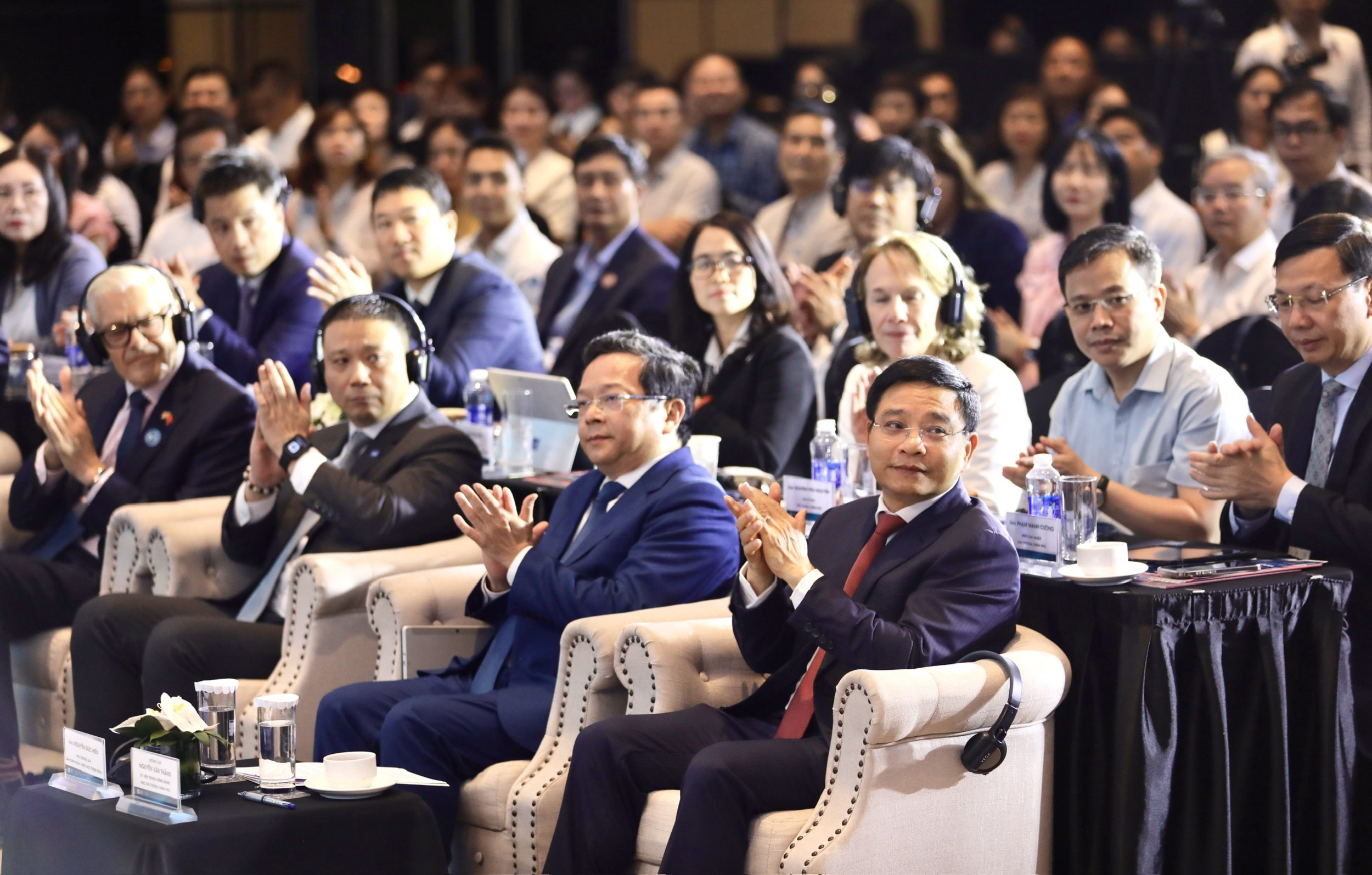 Đồng chí Nguyễn Văn Thắng, Ủy viên Ban chấp hành Trung ương Đảng, Phó Thủ tướng Chính phủ, tham dự và phát biểu chỉ đạo tại Diễn đàn Nhịp cầu phát triển Việt Nam. Ảnh: Việt Dũng.