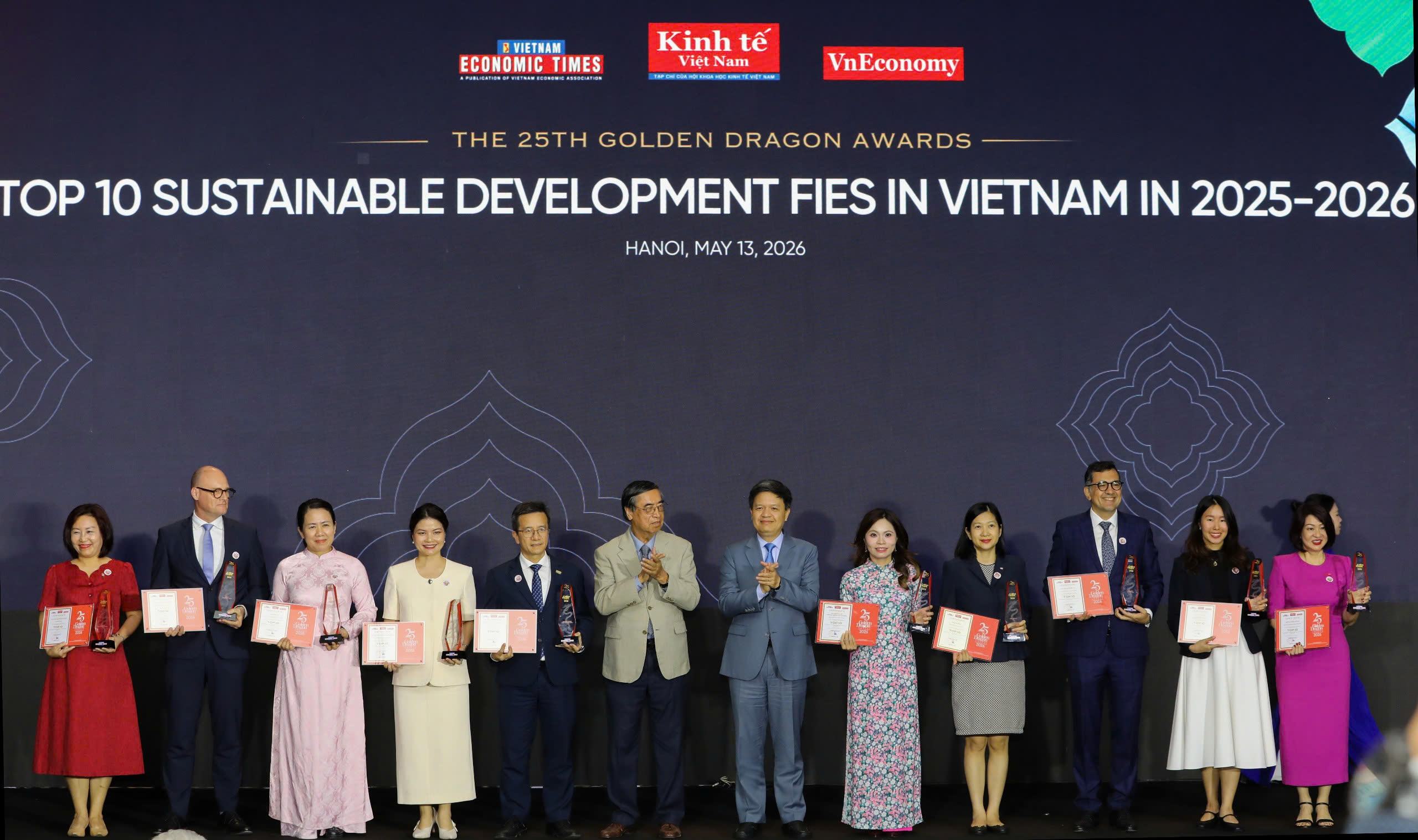 Top 10 doanh nghiệp phát triển bền vững 2025 - 2026 gồm: Central Retail Việt Nam; Công ty TNHH Nước Giải khát Coca-Cola Việt Nam; De Heus Việt Nam; Tổ hợp Khu công nghiệp DEEP C; Công ty TNHH Chuyển phát nhanh DHL – VNPT; Honda Việt Nam; Ngân hàng TNHH Một thành viên HSBC (Việt Nam); Nestlé Việt Nam; Công ty TNHH Sea Logistics (VN); Ngân hàng Liên doanh Việt – Nga.