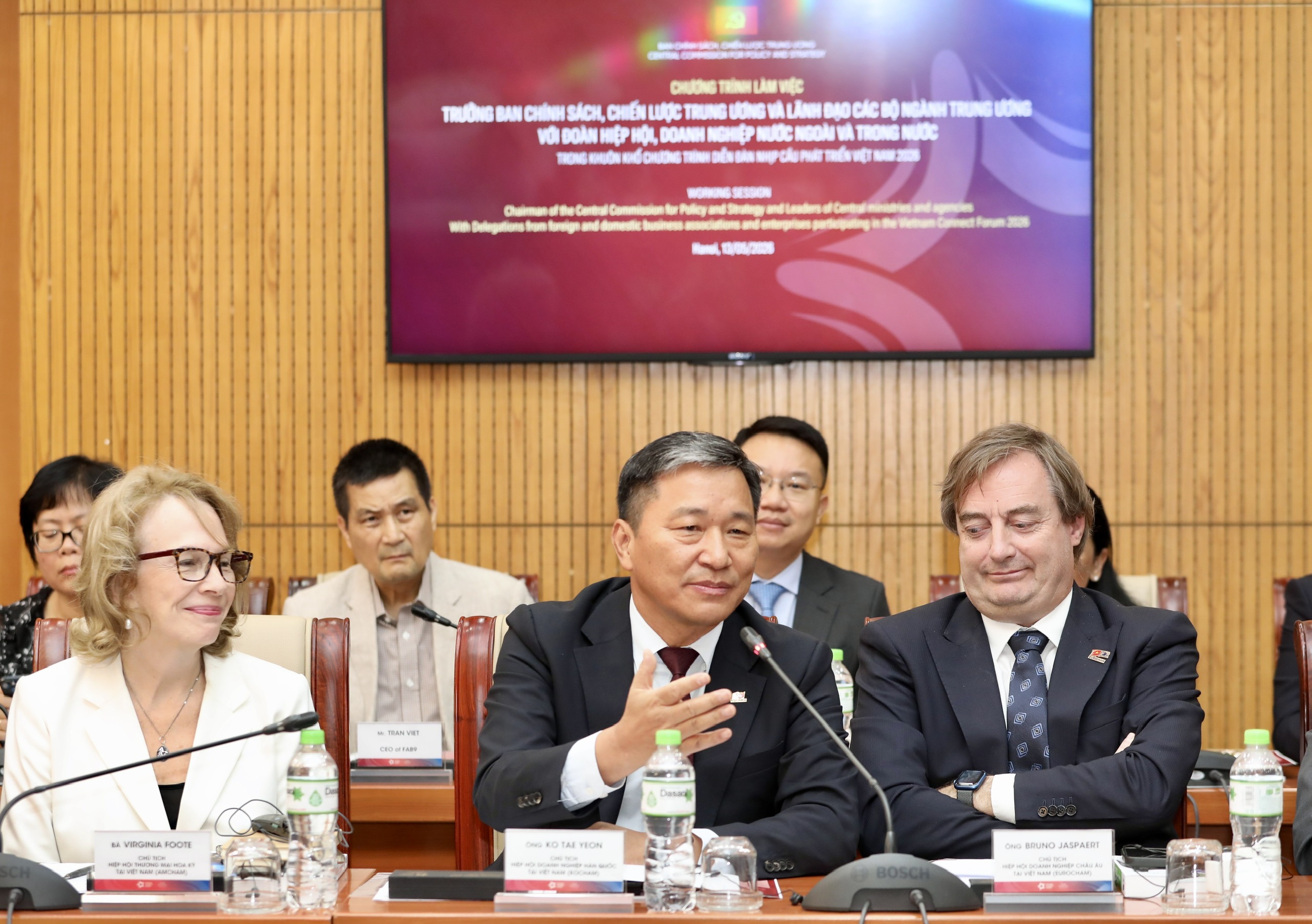 Đại diện các Hiệp hội, doanh nghiệp nước ngoài đưa ra những đề xuất nhằm nâng cao năng lực thu hút FDI của Việt Nam trong thời gian tới. (Ảnh:Việt Dũng)