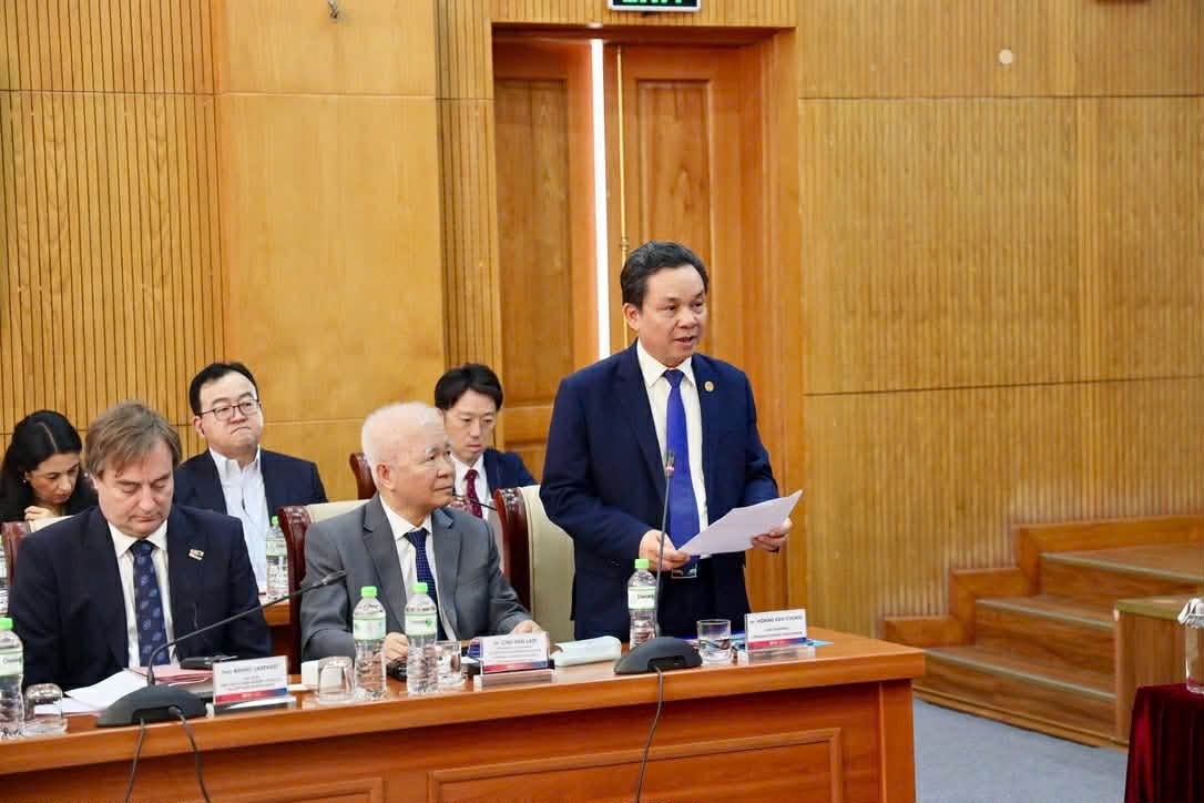 Các đại biểu tại buổi làm việc sáng ngày 13/5/2026.