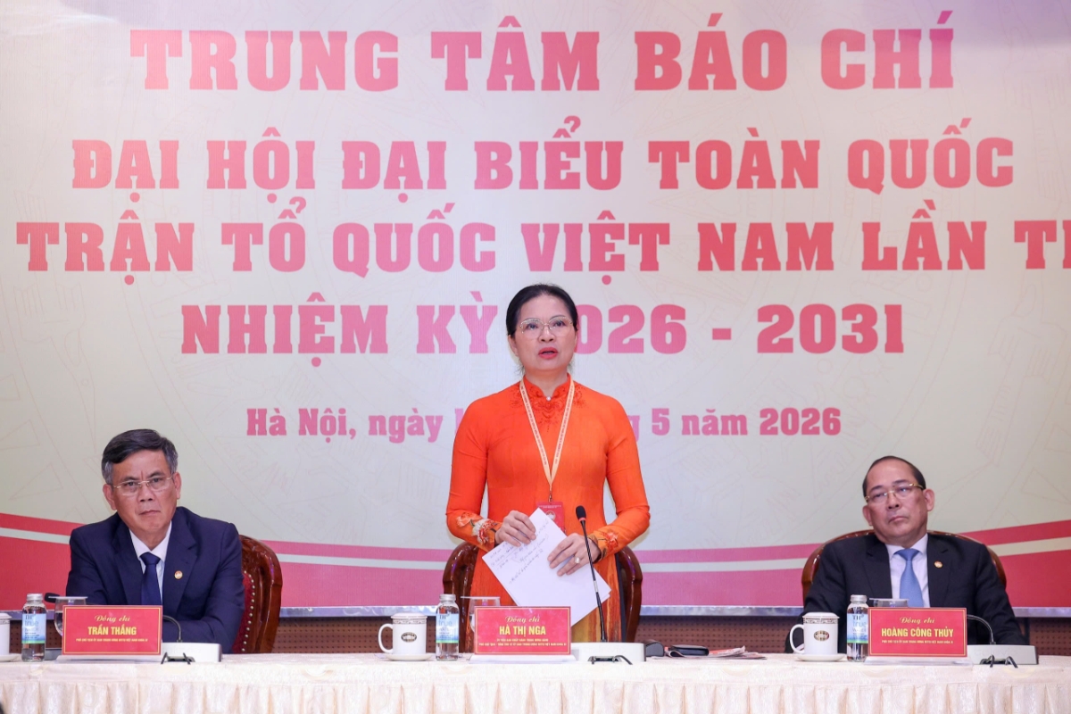Bà Hà Thị Nga - Ủy viên Trung ương Đảng, Phó Chủ tịch - Tổng Thư ký Ủy ban Trung ương Mặt trận Tổ quốc Việt Nam chủ trì họp báo.