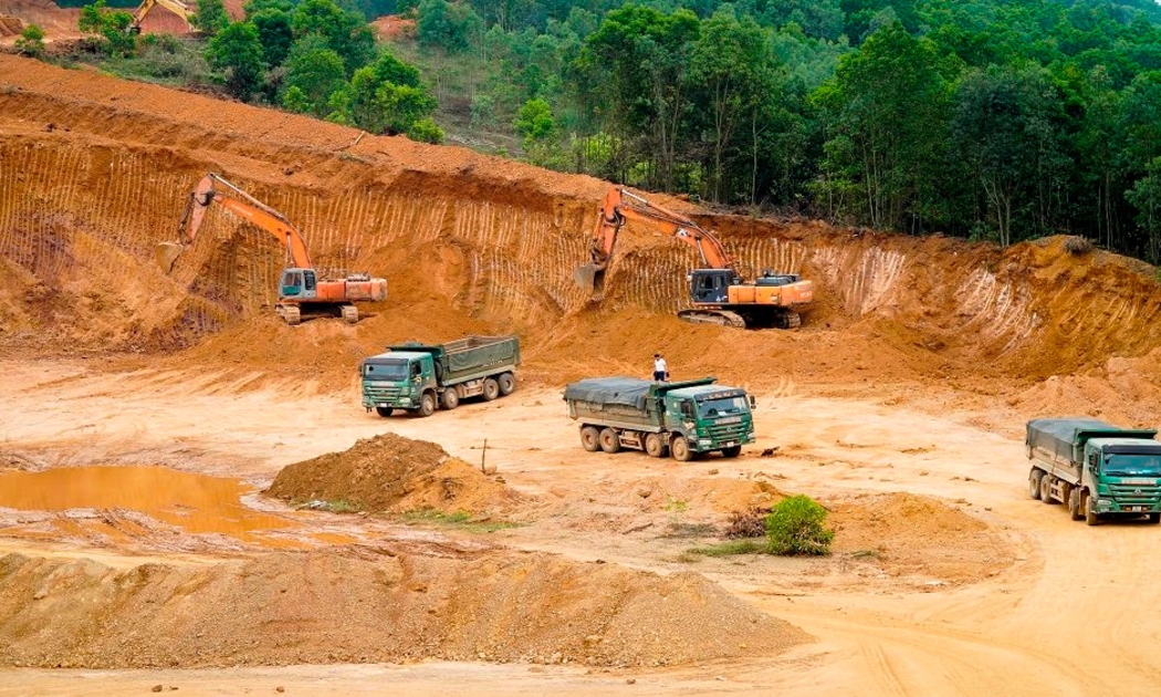Nghệ An phê duyệt 11 mỏ đất, cát phục vụ thi công cao tốc Vinh - Thanh Thủy