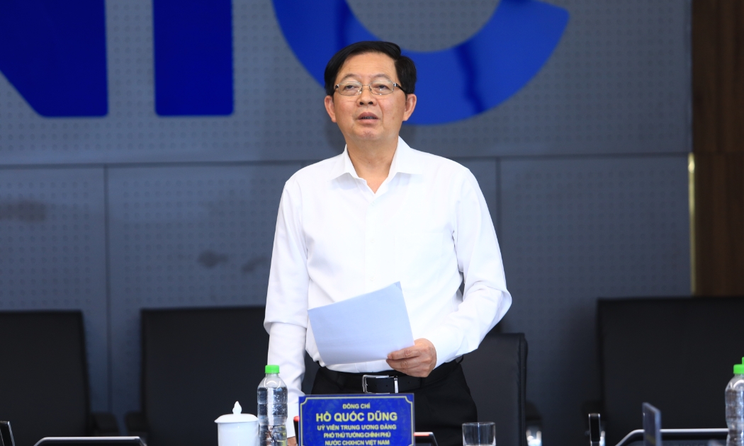 Phó Thủ tướng Chính phủ Hồ Quốc Dũng chỉ đạo tại buổi làm việc tại Trung tâm Đổi mới sáng tạo Quốc gia (NIC) Hoà Lạc.