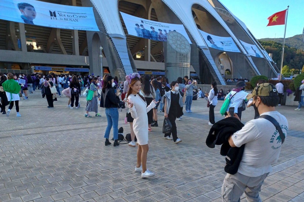 Đà tăng trưởng du lịch được thúc đẩy bởi làn sóng người hâm mộ đổ về Seoul chào đón&nbsp;màn tái xuất của nhóm nhạc K-pop BTS&nbsp;sau 4 năm.