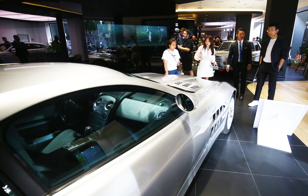 Thông qua hành trình này, Mercedes-Benz không chỉ kể câu chuyện về những chiếc xe vượt trội, mà còn mong muốn ghi lại những lát cắt văn hóa, con người và nhịp sống địa phương thông qua góc nhìn của một thương hiệu có bề dày di sản hơn trăm năm.