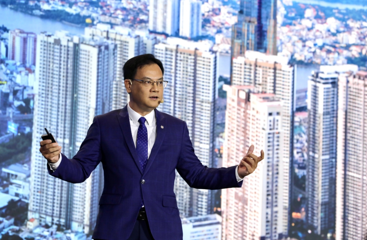 Nguồn lực tài chính lớn từ dòng vốn xuyên biên giới 2 Ông Đinh Đức Quang, Giám đốc Khối Kinh doanh Tiền tệ, Ngân hàng UOB Việt Nam trình bày tham luận tại diễn đàn VCF.