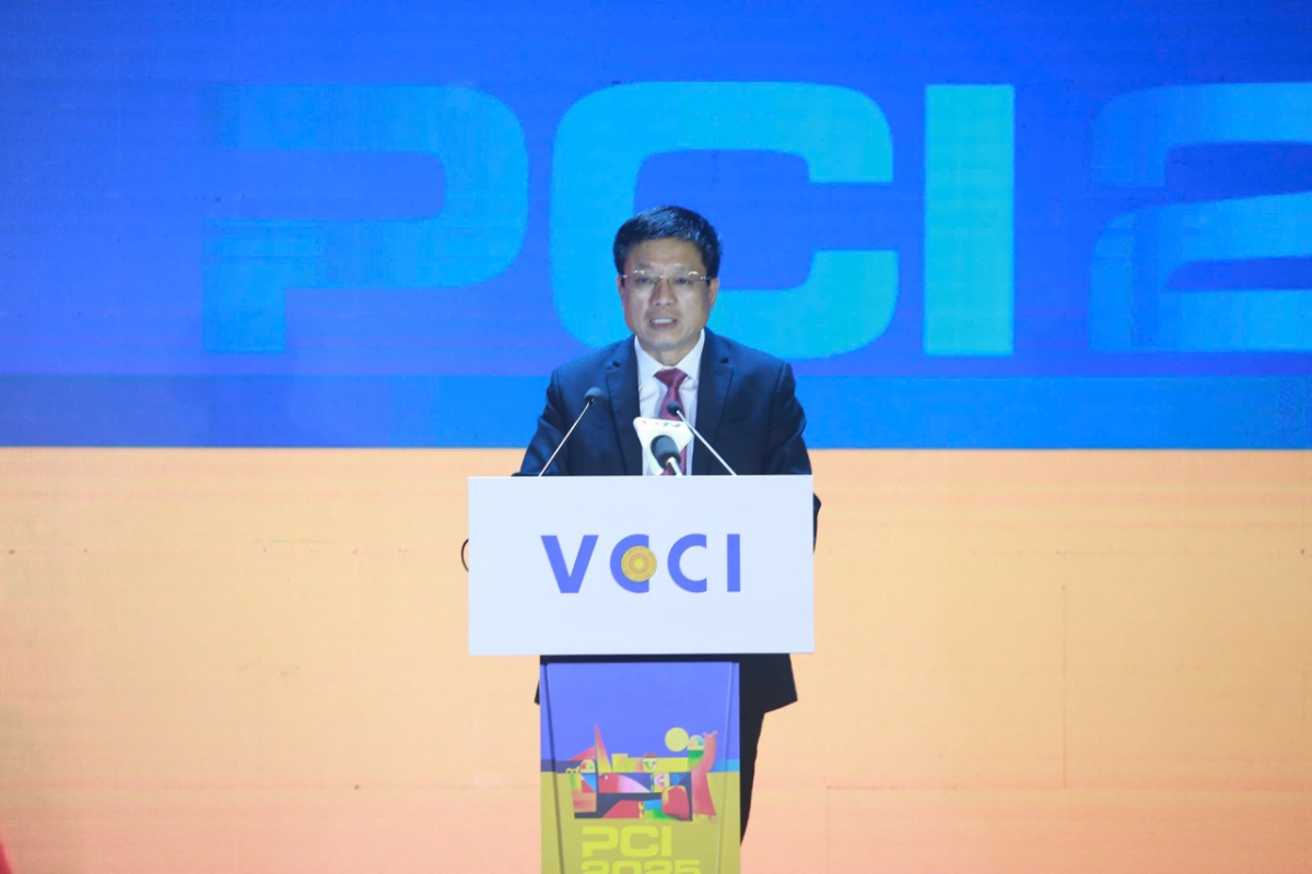 PGS.TS Hồ Sỹ Hùng, Chủ tịch VCCI nhấn mạnh: "Khu vực kinh tế tư nhân Việt Nam đã vượt qua giai đoạn phòng thủ, đang tích lũy nội lực và sẵn sàng bứt phá".