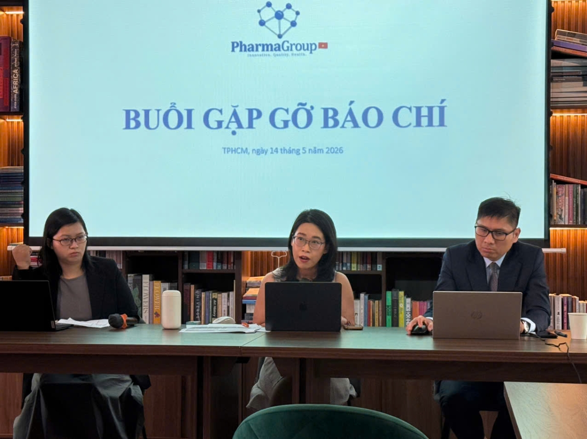 Bà Nguyễn Thị Thanh Thuỷ, Giám đốc Pharma Group (người ngồi ở giữa) trao đổi với báo chí về thực thi quyền sở hữu trí tuệ, cơ hội và thách thức cho ngành dược tại Việt Nam, ngày 14/5.