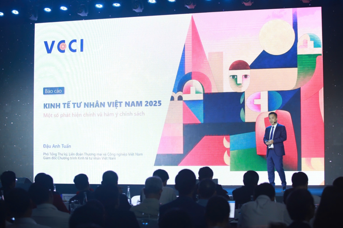 Ông Đậu Anh Tuấn,&nbsp;Phó Tổng thư ký VCCI chia sẻ về báo cáo.
