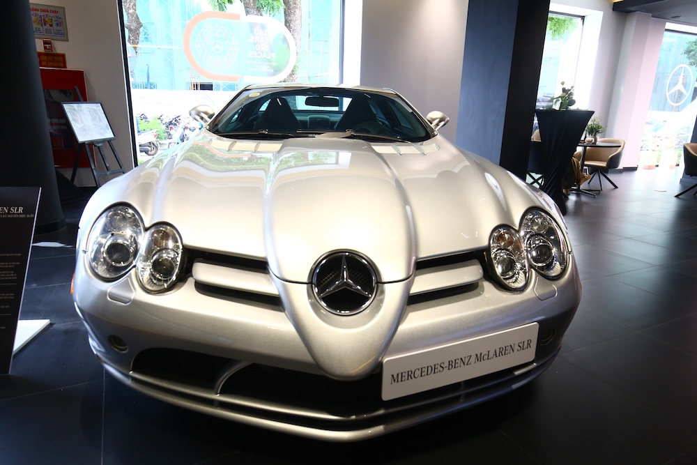 Mercedes‑Benz McLaren SLR – “mũi tên bạc” huyền thoại, biểu tượng kết nối giữa di sản đường đua và kỷ nguyên hiệu suất, nơi tinh thần motorsport hòa quyện cùng công nghệ cao cấp.
