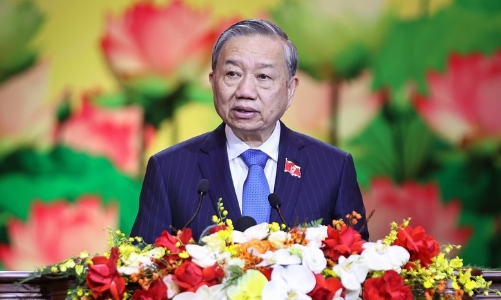 Ánh sáng Hồ Chí Minh soi đường cho chúng ta đi