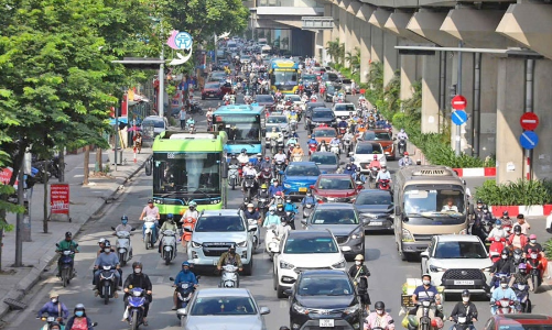 Hà Nội đề xuất mốc chuyển toàn bộ taxi, xe công nghệ sang dùng năng lượng xanh