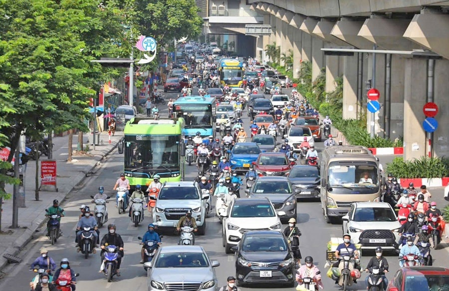 Hà Nội đề xuất sẽ chuyển toàn bộ taxi chạy nhiên liệu hóa thạch sang xe điện, nhiêu liệu xanh trước năm 2030. Ảnh minh họa