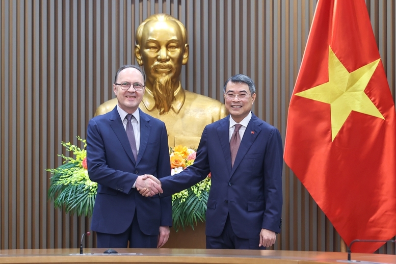 Thủ tướng Chính phủ Lê Minh Hưng tiếp Đại sứ Đặc mệnh toàn quyền Liên bang Nga tại Việt Nam Gennady Bezdetko - Ảnh: VGP
