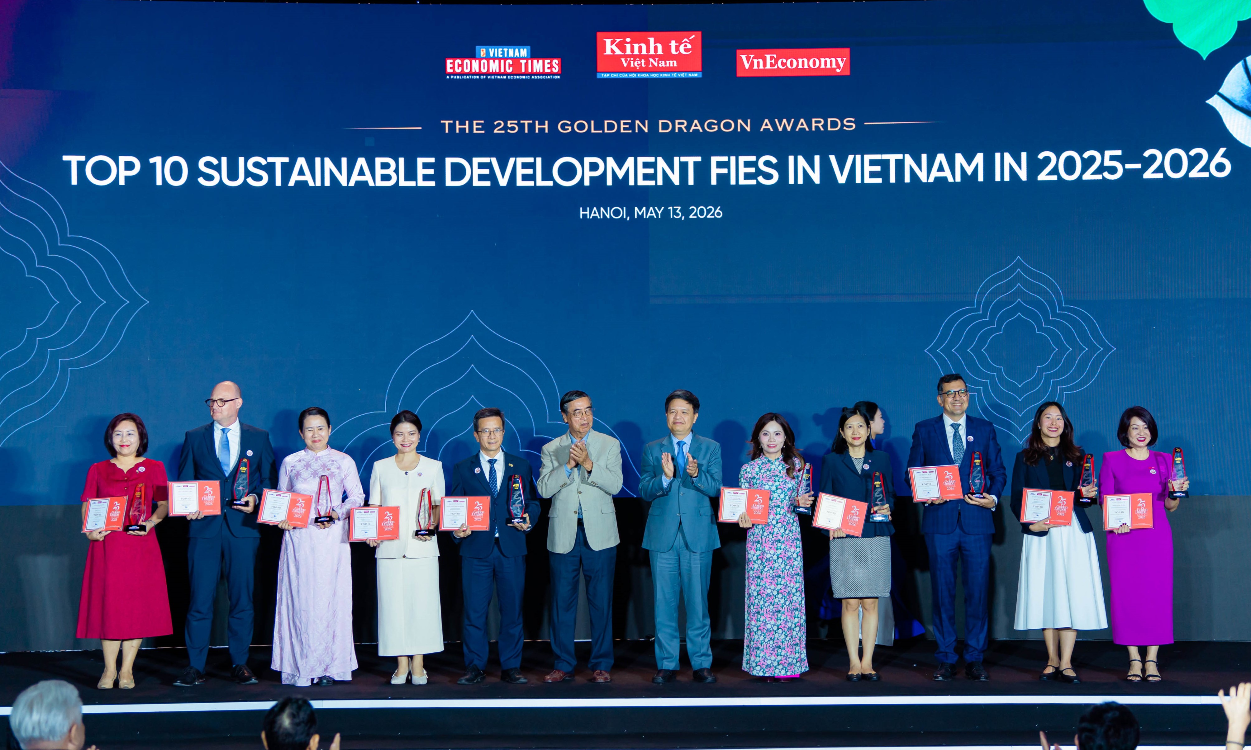 Coca-Cola Việt Nam 3 năm liên tiếp dẫn đầu nhóm ngành FMCG và nằm trong Top 10 Doanh nghiệp bềm vững tại Rồng Vàng 2026 - Ảnh 1