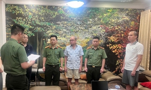 Bắt đối tượng vận chuyển trái phép gần 90 tấn nguyên liệu liên quan chất phóng xạ