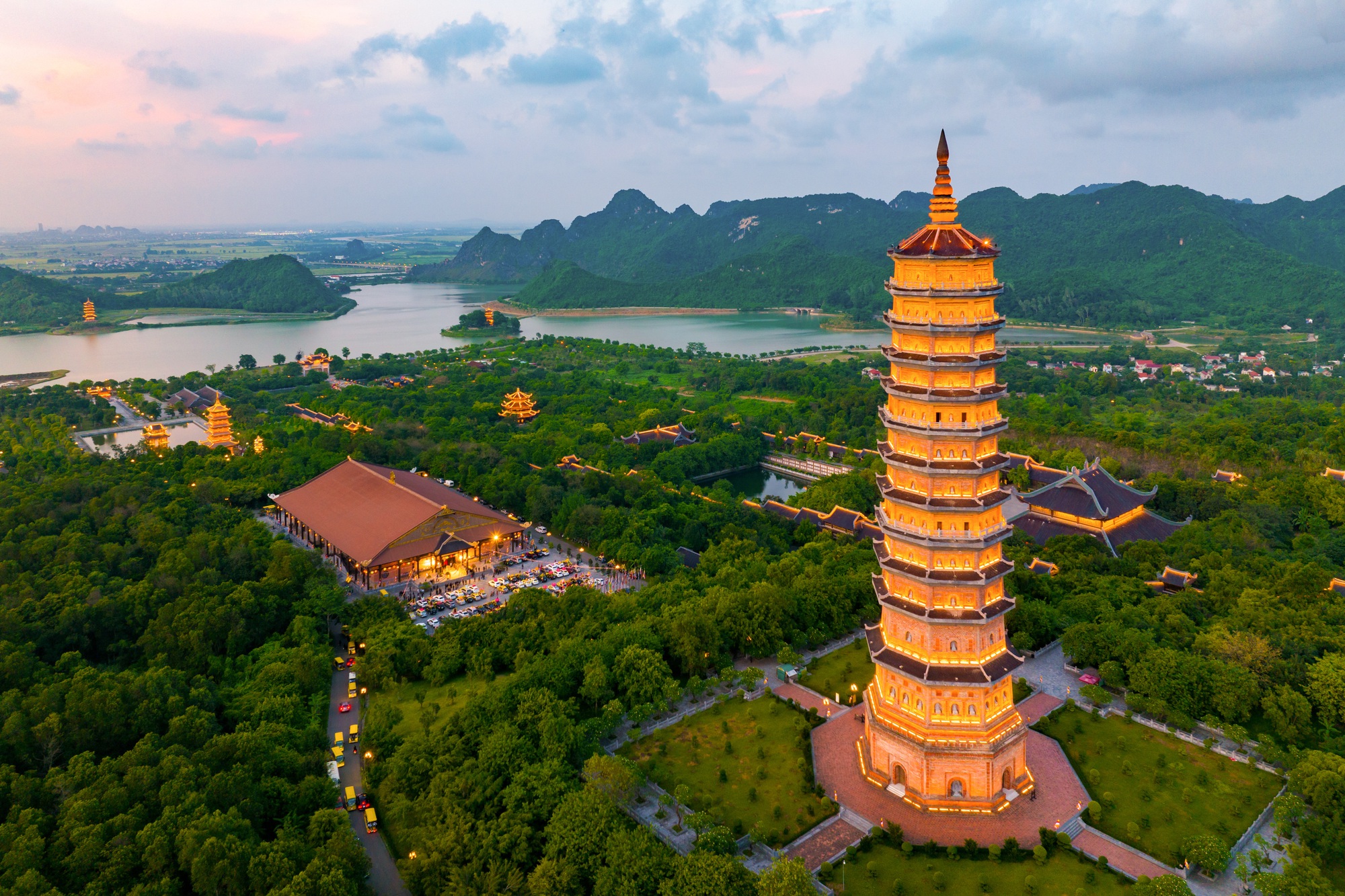 “Vòng cung Xanh - Tâm linh” sẽ bao bọc phía Tây và phía Nam Hà Nội theo trục Bắc - Nam.&nbsp;