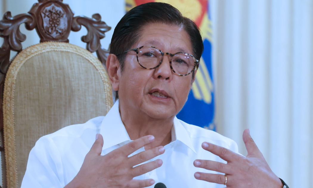 Tổng thống Philippines Ferdinand Marcos Jr. trả lời phỏng vấn truyền thông Nhật Bản, trong đó có tờ báo Nikkei Asia, tại Manila ngày 18/5 - Ảnh: Nikkei Asia