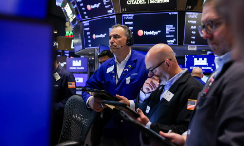 S&P 500 giảm liền hai phiên vì cổ phiếu công nghệ bị xả, giá dầu giữ đà leo thang