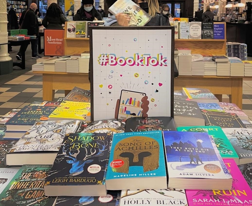 BookTok không đơn giản là kênh quảng bá sách - nó là không gian để một nền văn hóa đọc trở nên độc lập, năng động và có tiêu chuẩn riêng của mình.