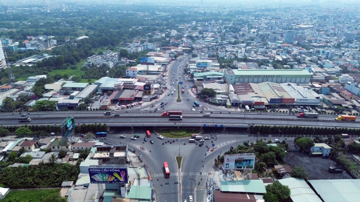 Quốc lộ 13 chuyển mình thành đại lộ tài chính - thương mại chiến lược của khu Đông Bắc TP.HCM.