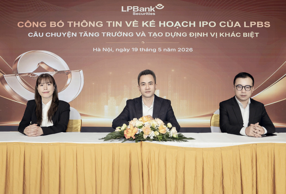 Ban lãnh đạo LPBS tại buổi công bố kế hoạch chào bán cổ phiếu lần đầu ra công chúng. 