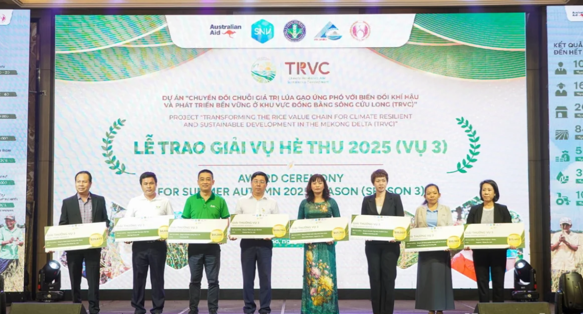 Trao giải cho 10 doanh nghiệp.