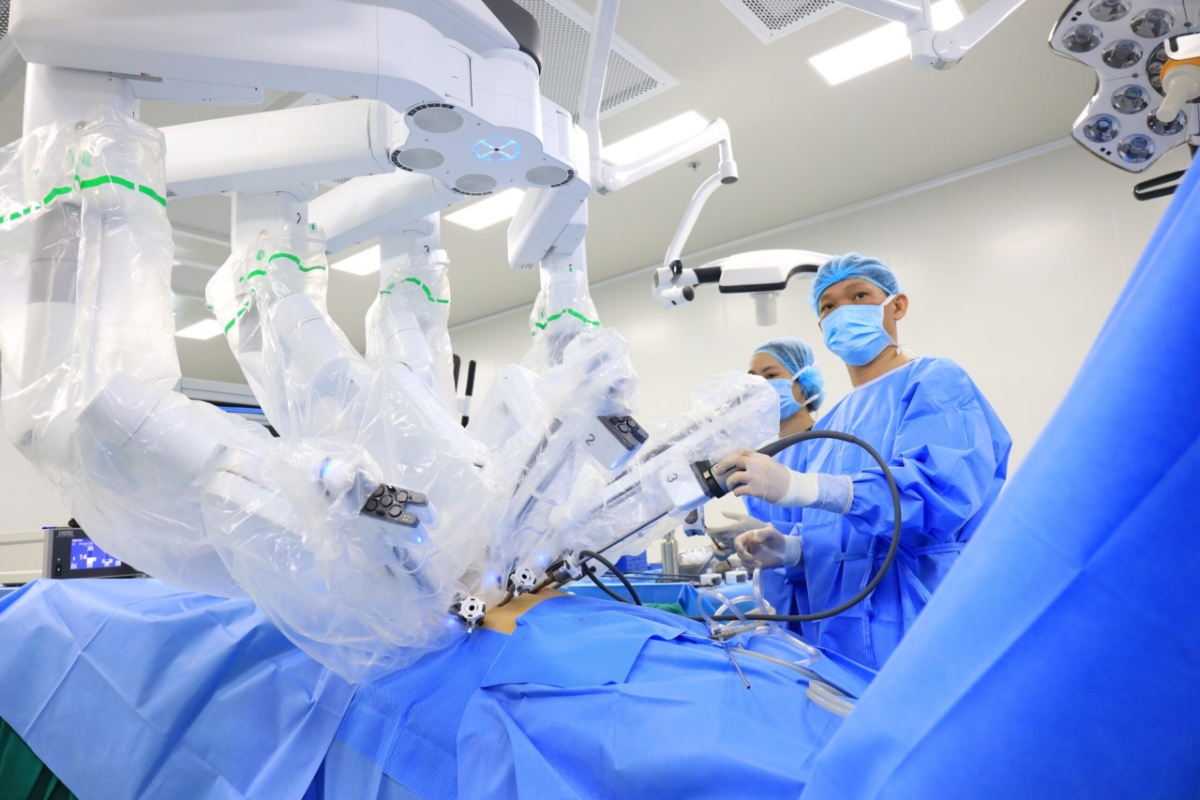 Robot Da Vinci Xi được ứng dụng trong phẫu thuật đa chuyên khoa điều trị ung thư và các bệnh lý phức tạp.