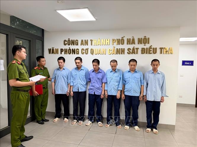 Công an TP Hà Nội triệt phá đường dây buôn lậu vàng do đối tượng người nước ngoài cầm đầu. Ảnh: TTXVN.