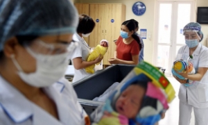 Từ năm 2027, phụ nữ sinh đủ 2 con trước 35 tuổi được hỗ trợ 2 triệu đồng
