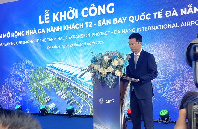  Ông Hồ Thế Anh, Tổng Giám đốc Công ty Cổ phần đầu tư khai thác Nhà ga quốc tế Đà Nẵng (AHT), phát biểu tại buổi lễ. Ảnh Ngô Anh Văn