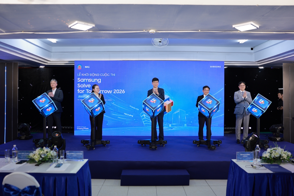 Các đại biểu thực hiện nghi thức phát động cuộc thi tại khu vực phái Nam.