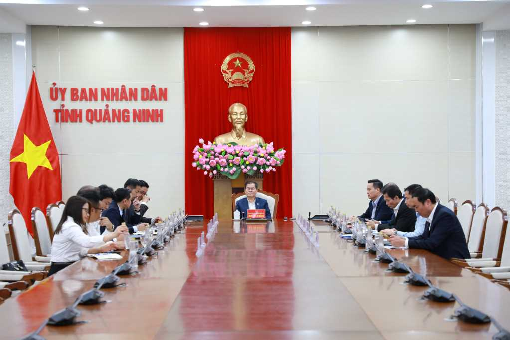 Phó Bí thư Tỉnh ủy, Chủ tịch UBND tỉnh Quảng Ninh Bùi Văn Khắng tại buổi làm việc với đại diện lãnh đạo Tập đoàn Amata (Thái Lan) và Tập đoàn Marubeni (Nhật Bản) . (Ảnh:UBND tỉnh Quảng Ninh)