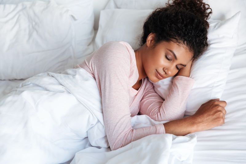 Các yếu tố lối sống bổ trợ để đảm bảo sức khỏe não: đảm bảo ngủ tối thiểu 7 tiếng mỗi đêm và duy trì ít nhất 150 phút vận động cường độ vừa mỗi tuần.