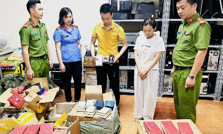 Các loại nước hoa giả bị thu giữ tại cơ quan Công an. Ảnh: Công an tỉnh Thanh Hoá