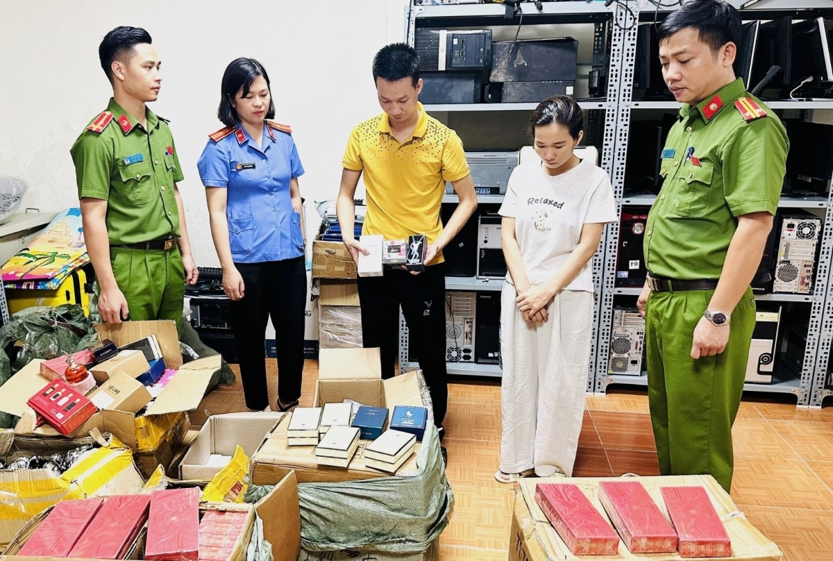 Các loại nước hoa giả bị thu giữ tại cơ quan Công an. Ảnh: Công an tỉnh Thanh Hoá