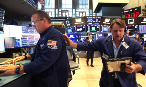 S&P 500 giảm ba phiên liên tiếp vì mối lo lãi suất tăng, giá dầu trượt nhẹ